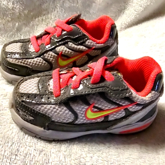 Nike Girl's Toddler Size 5C Sneaker Gray Yellow & Pink - Picture 1 of 6